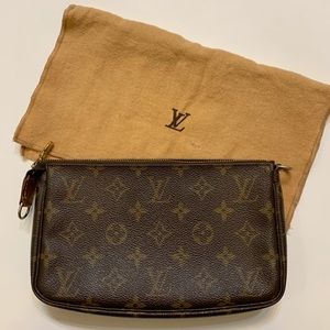 Authentic LOUIS VUITTON pochette